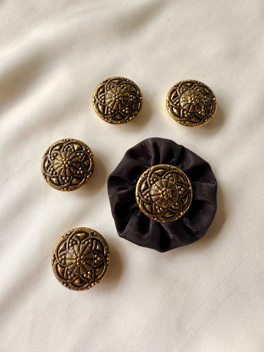 Cubre Botones Dorados con Corona en Tela, set de 5