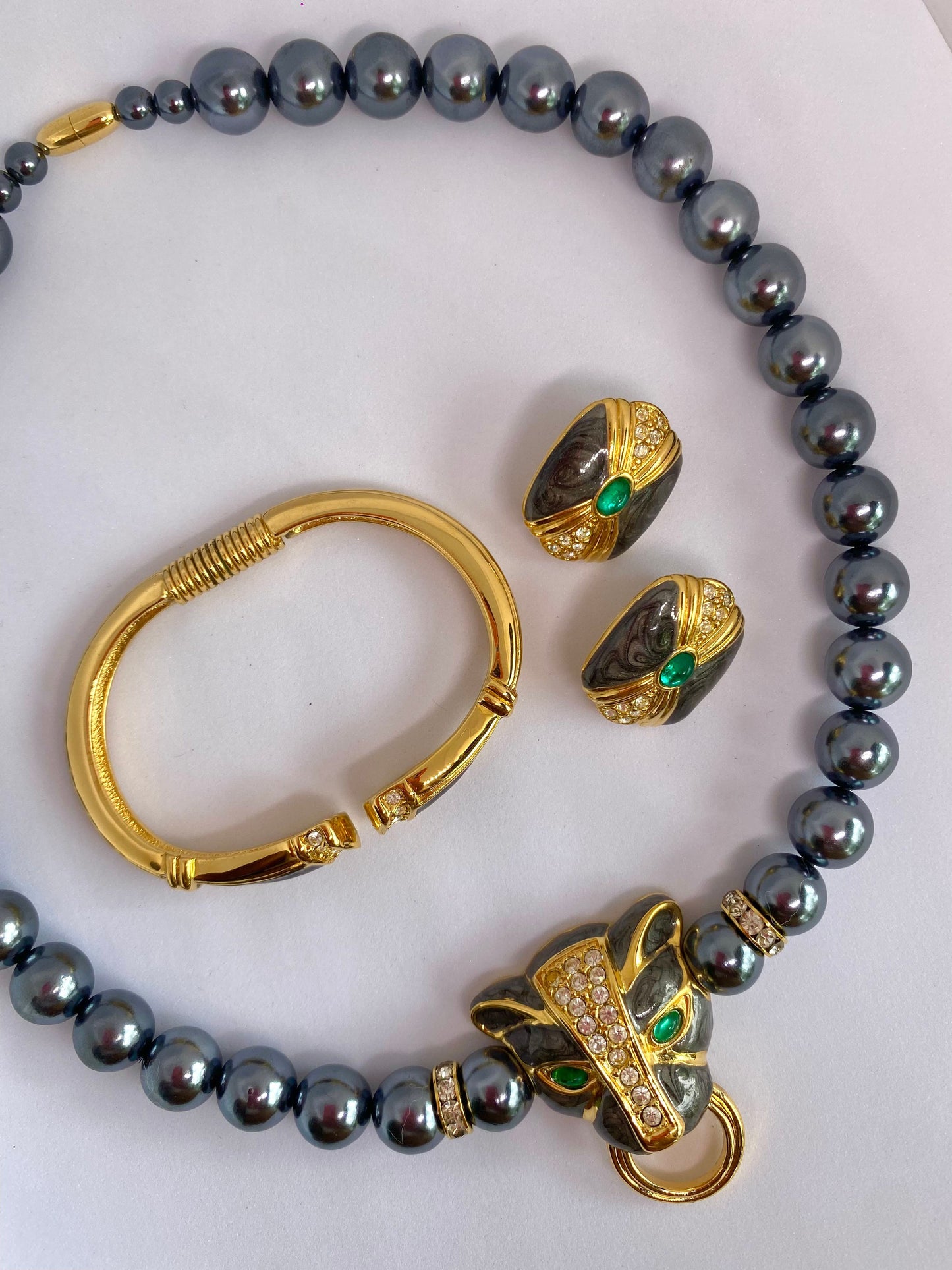 Set de Collar, Pulsera y Aretes de Prensa Panther- KJL para Avon