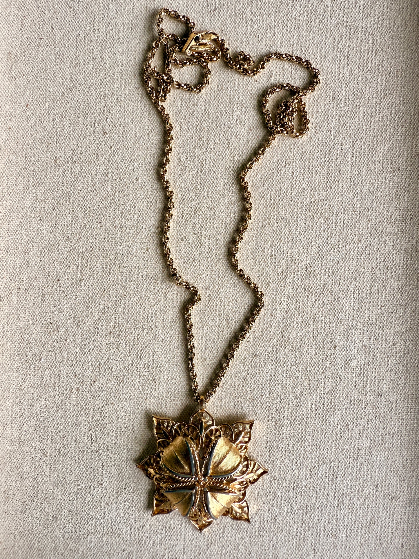Collar con Colgante Cruz de Malta