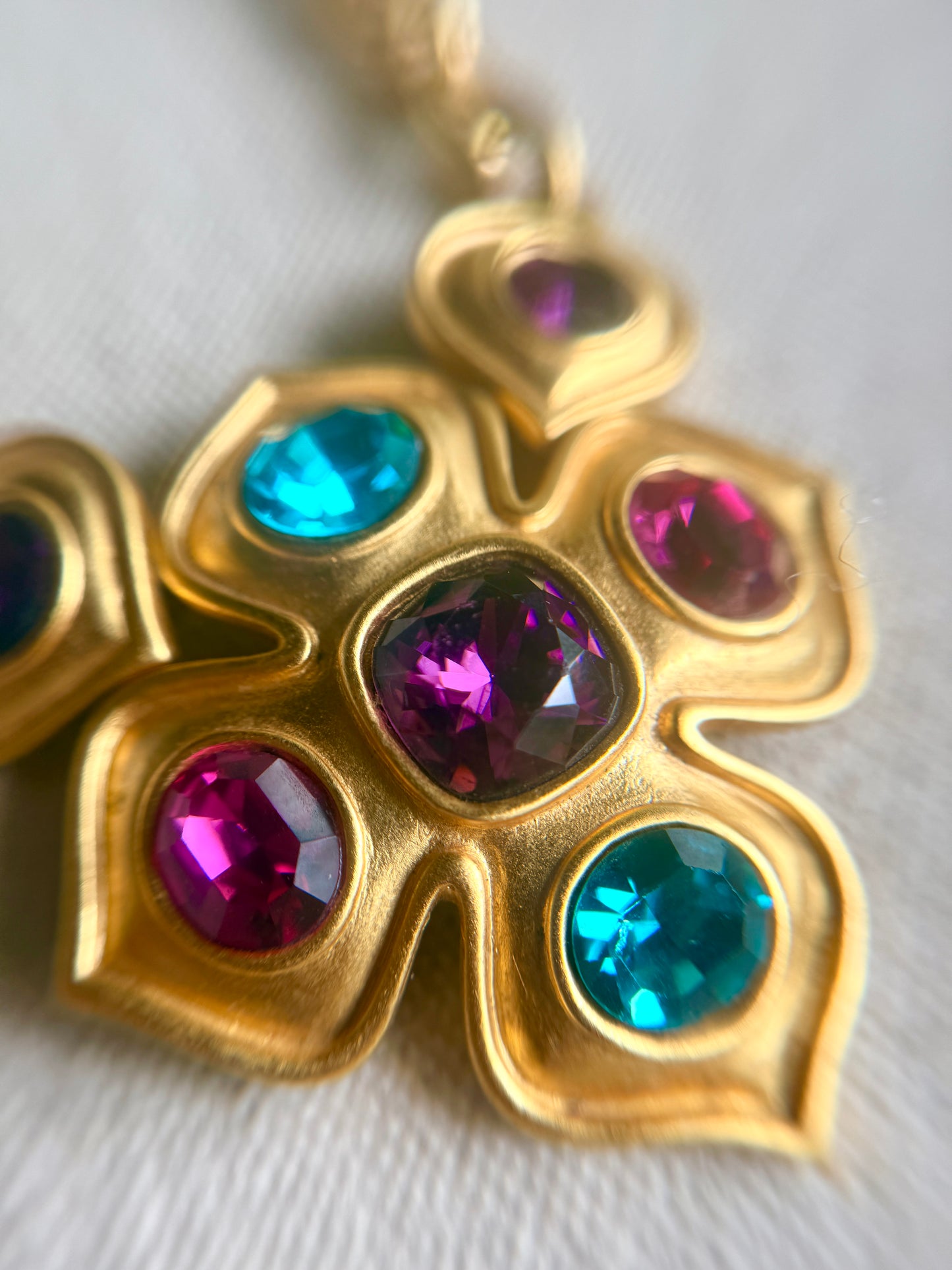 Collar de Cruz Multicolor- Napier