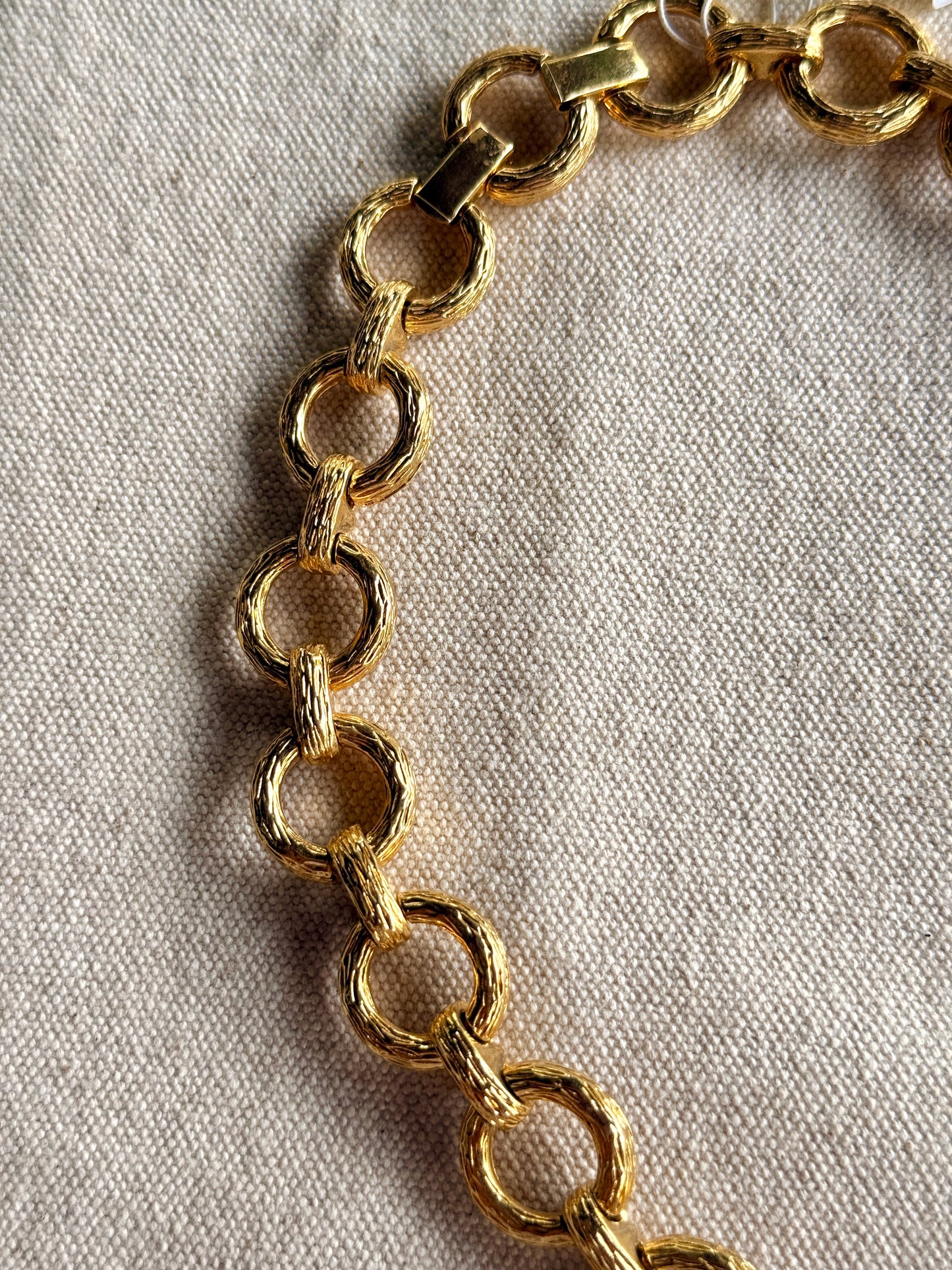 Collar de Leones Dorado - Kenneth J Lane