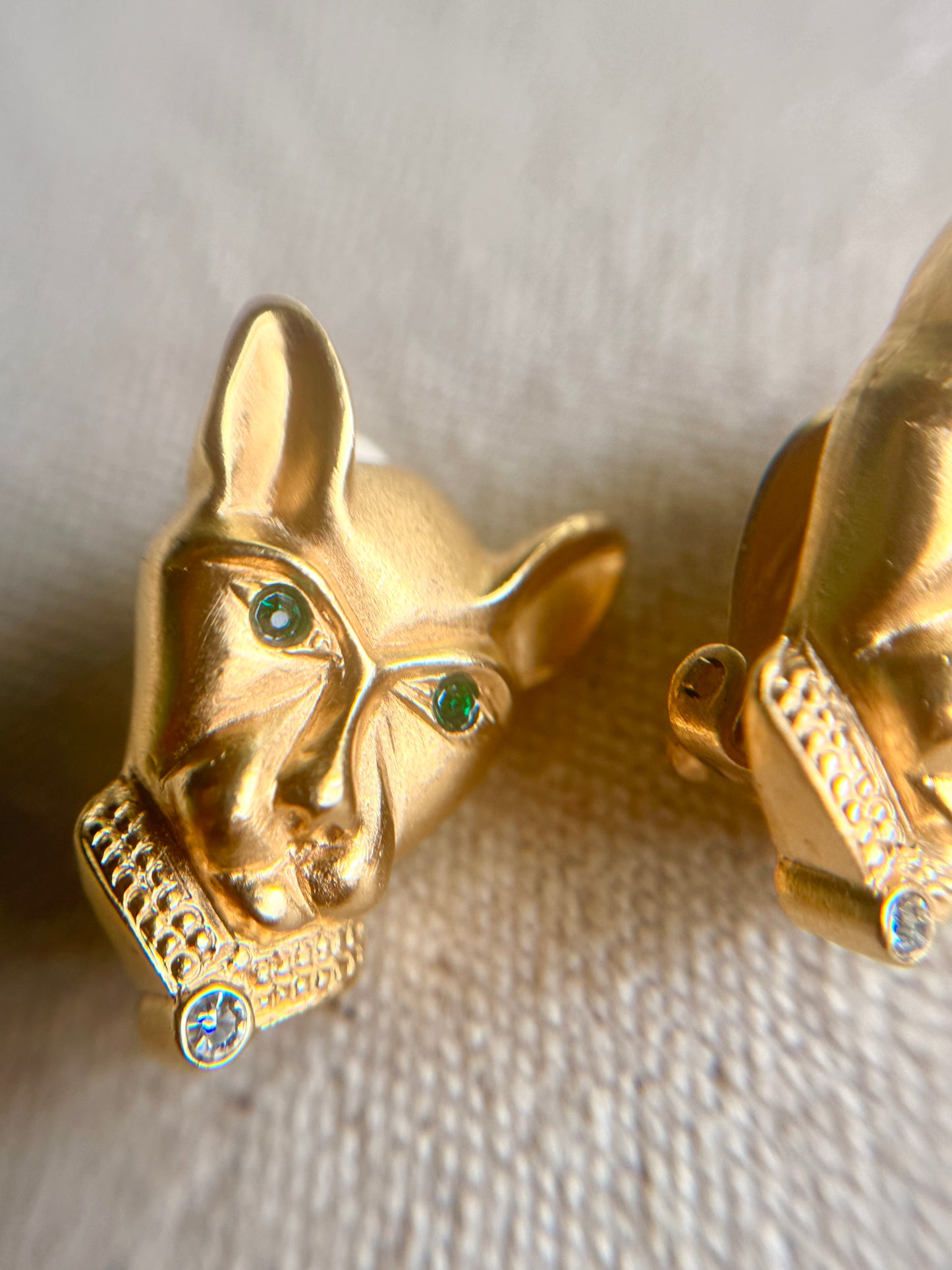 Aretes Dorados de Pantera con Cristales,  de prensa- Jackie Collins