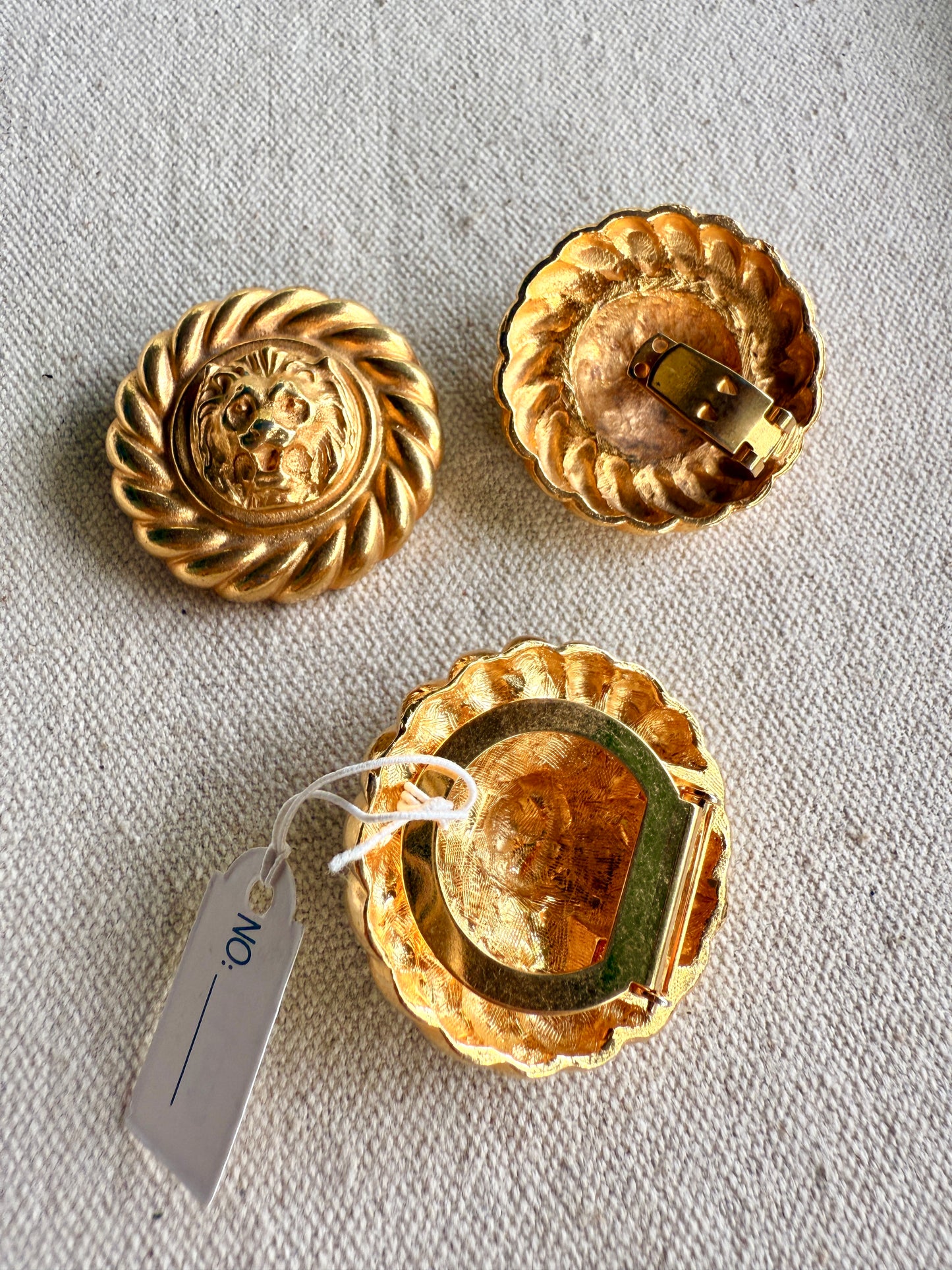 Set de Broche para pañuelo y Clips decorativos ,  León Dorado