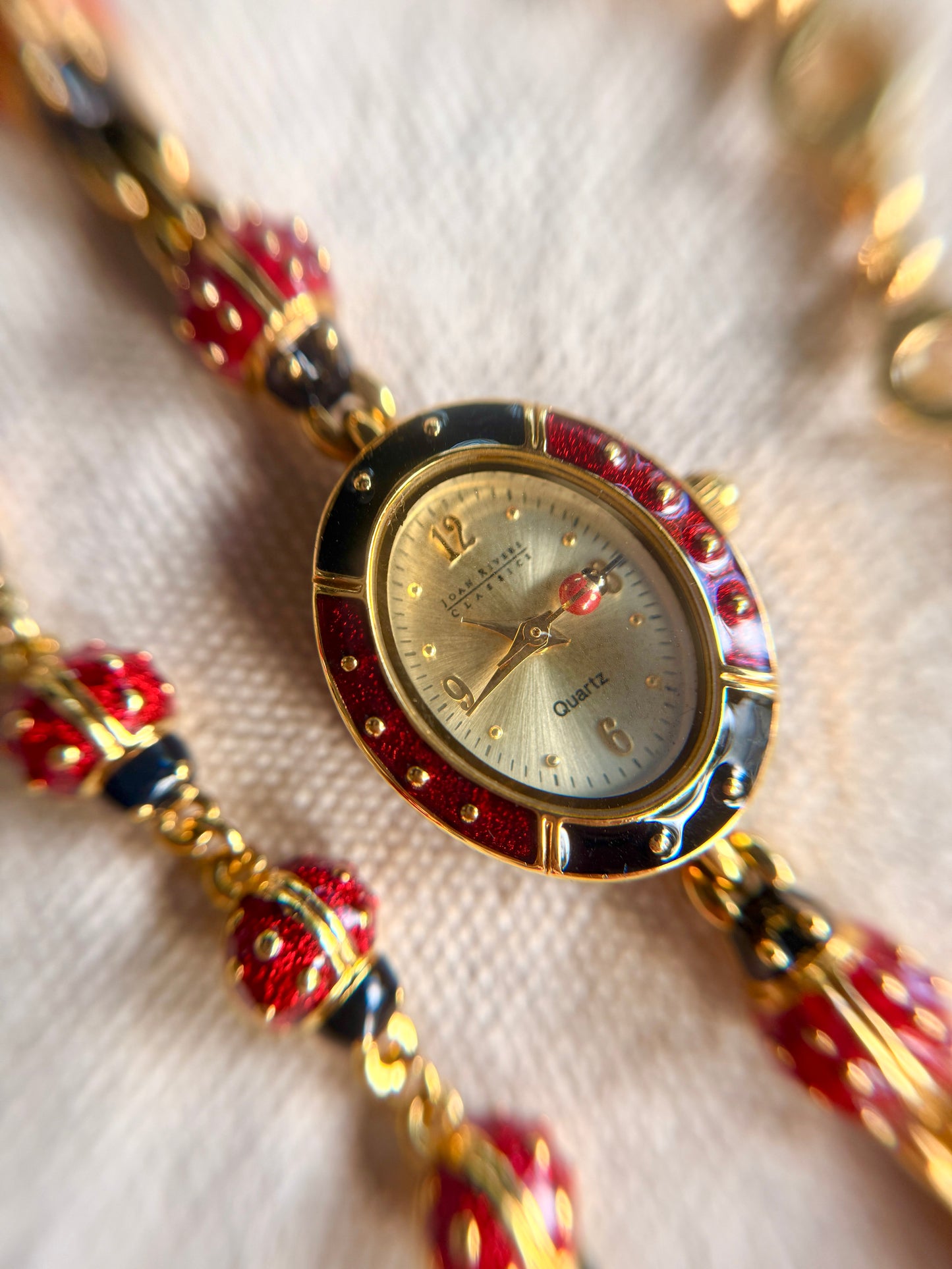 Set de Mariquitas: Aretes, Pulsera, Reloj y Collar  - Joan Rivers