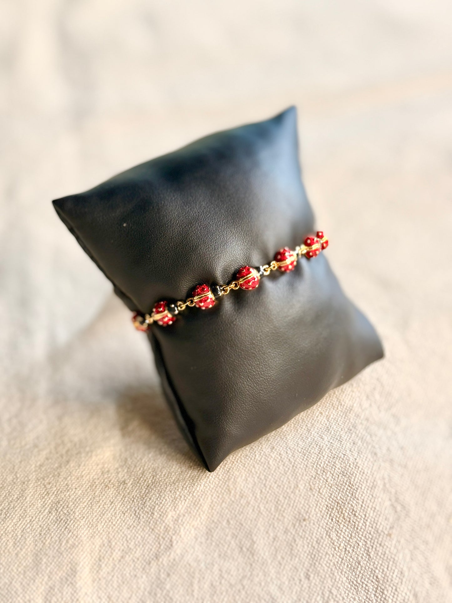 Set de Mariquitas: Aretes, Pulsera, Reloj y Collar  - Joan Rivers