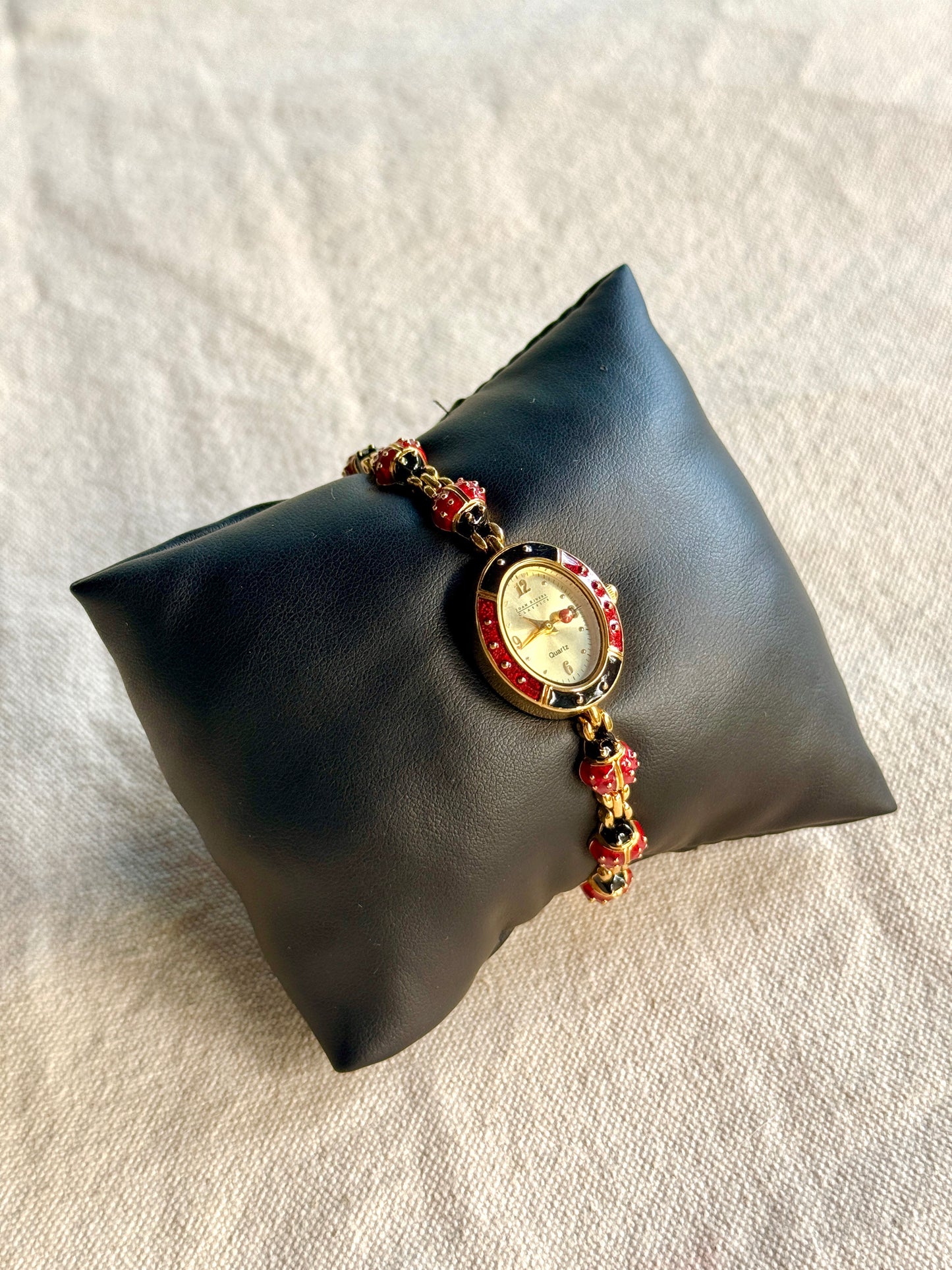 Set de Mariquitas: Aretes, Pulsera, Reloj y Collar  - Joan Rivers