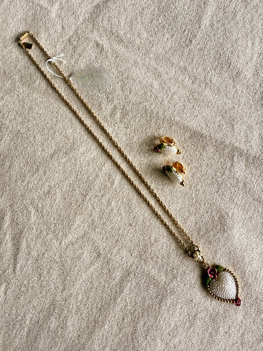Set Floral de Collar y Artes de Prensa -1928