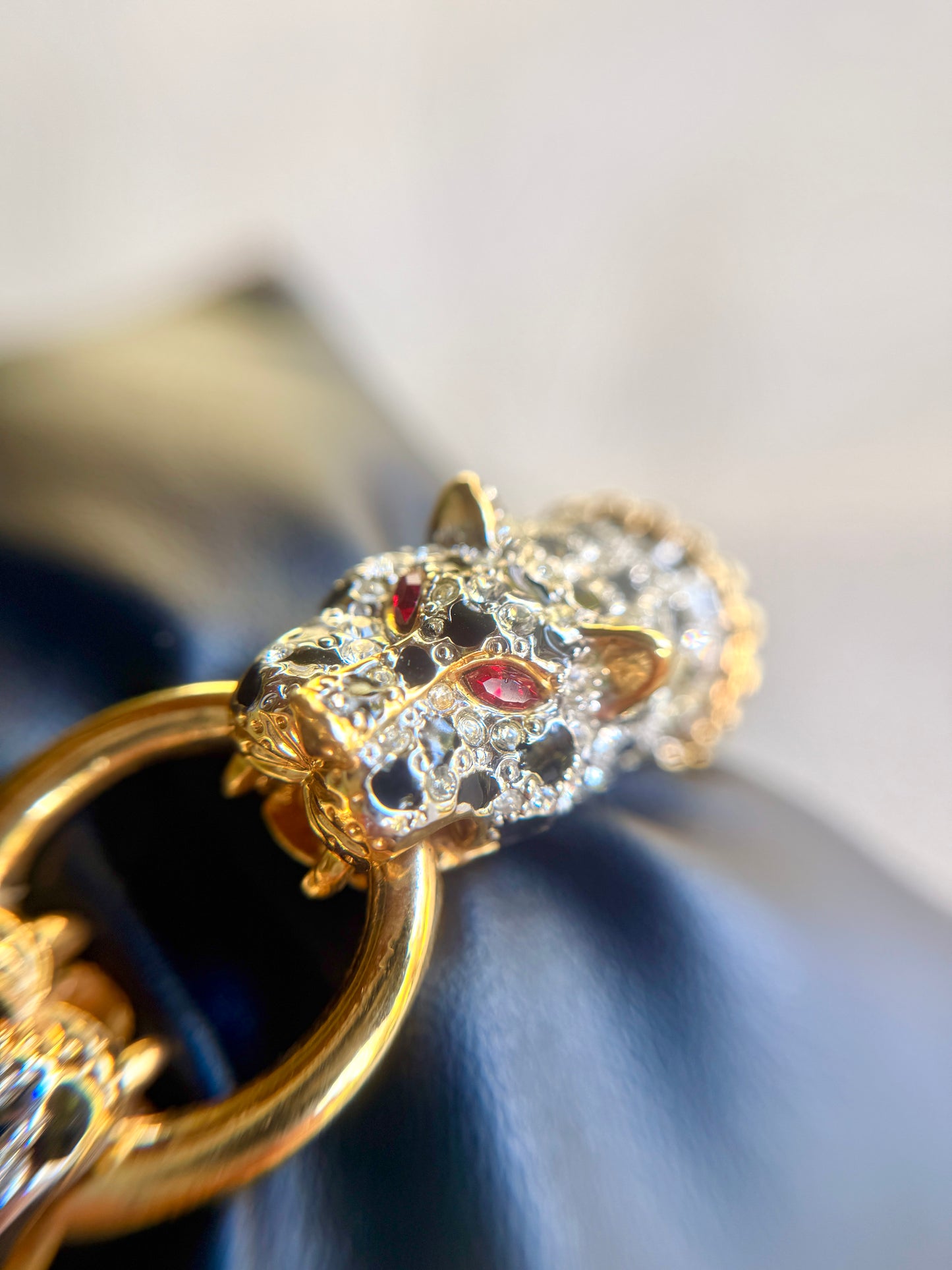 Pulsera de Leopardos de las Nieves- Kenneth J Lane