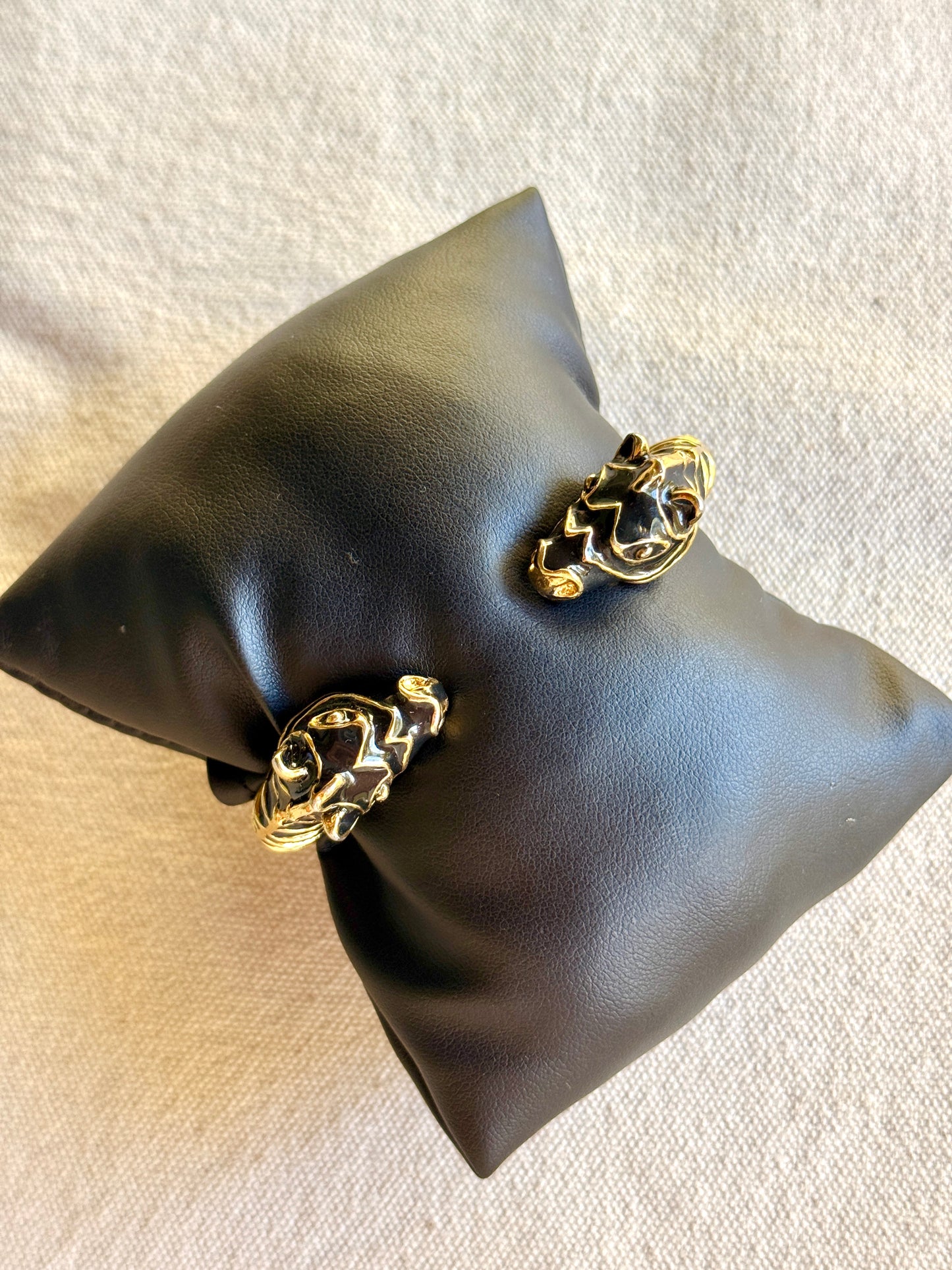 Pulsera de Camellos Negros- Kenneth J Lane