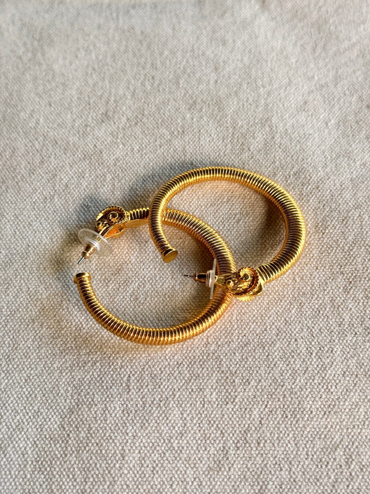 Aretes de Carnero de pin- Kenneth J Lane