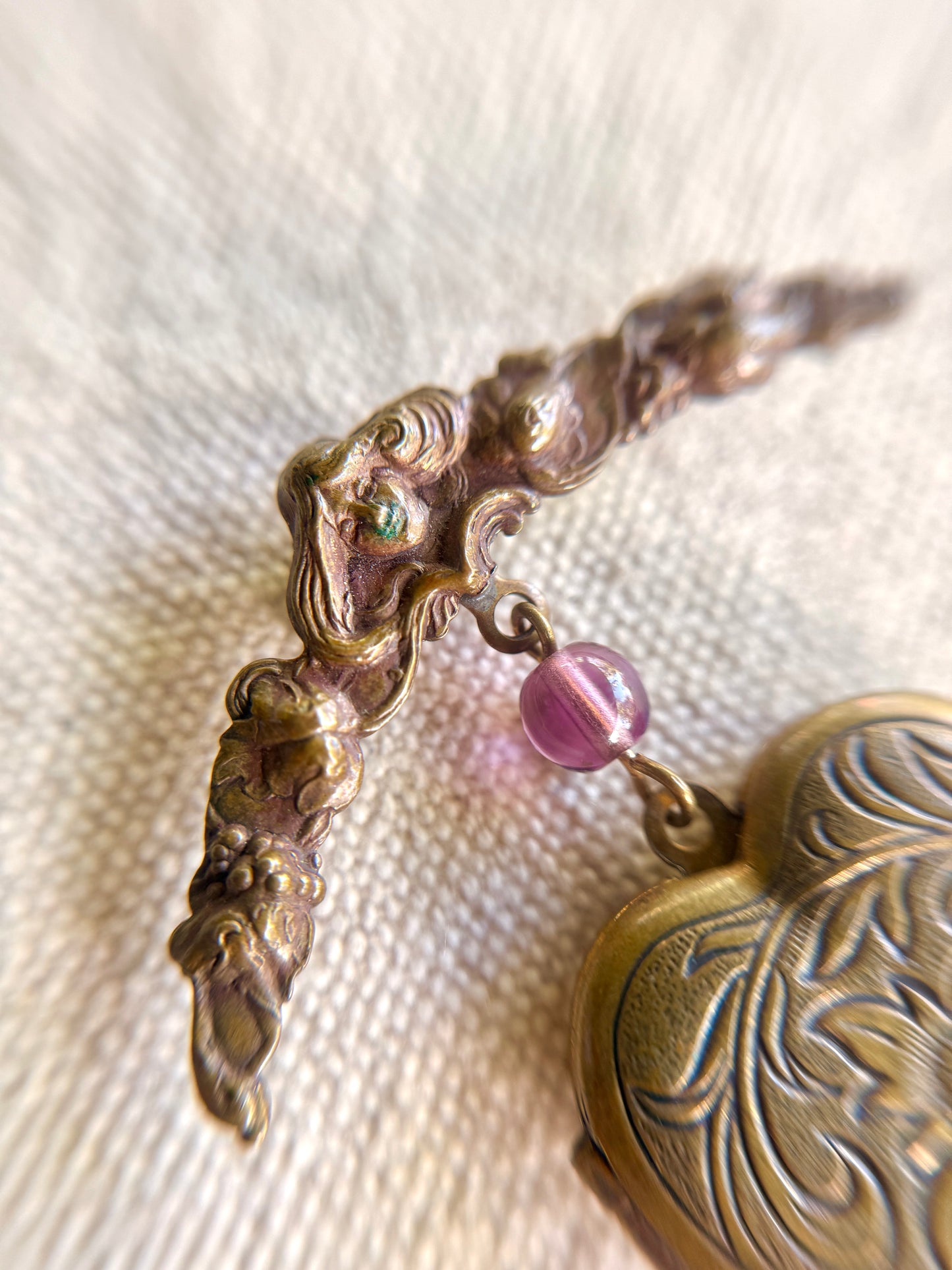 Broche de Relicario de Corazon