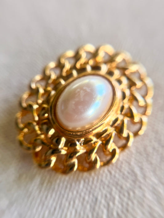 Broche de Escudo Faux Perle