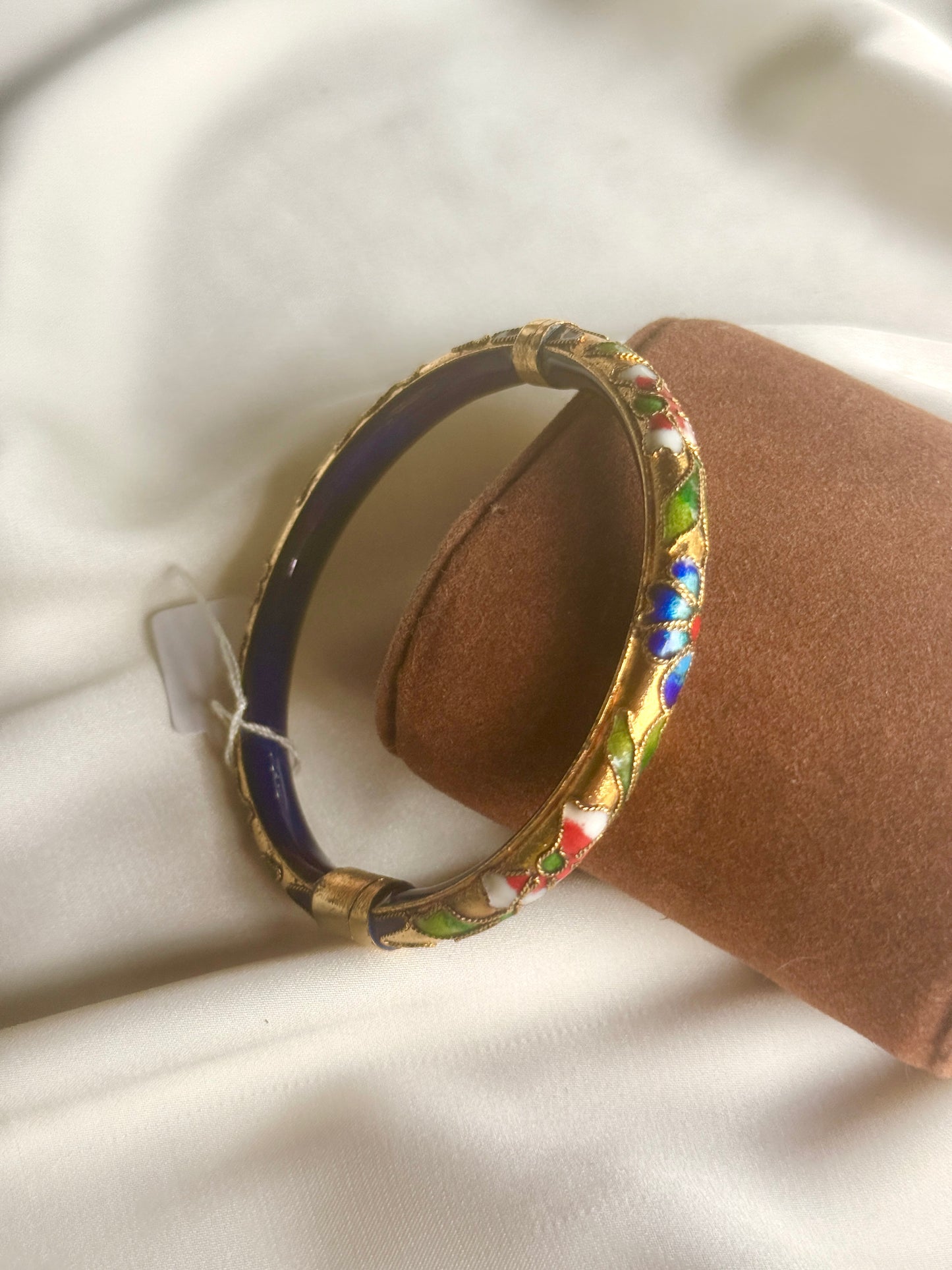 Pulsera Cloisonné con Patrones de Flores sobre dorado esmaltado