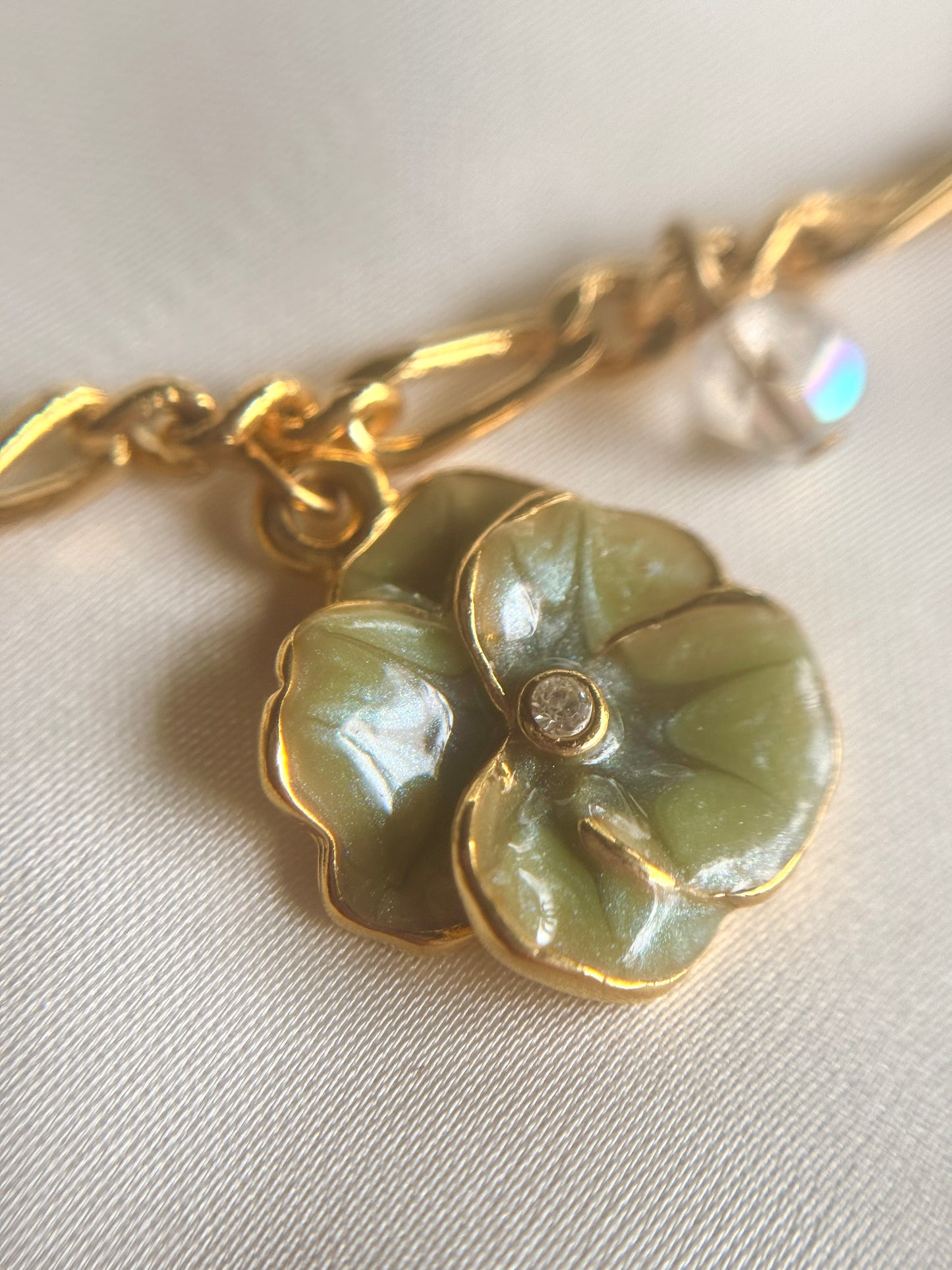 Collar de Flores Coloridas- Joan Rivers