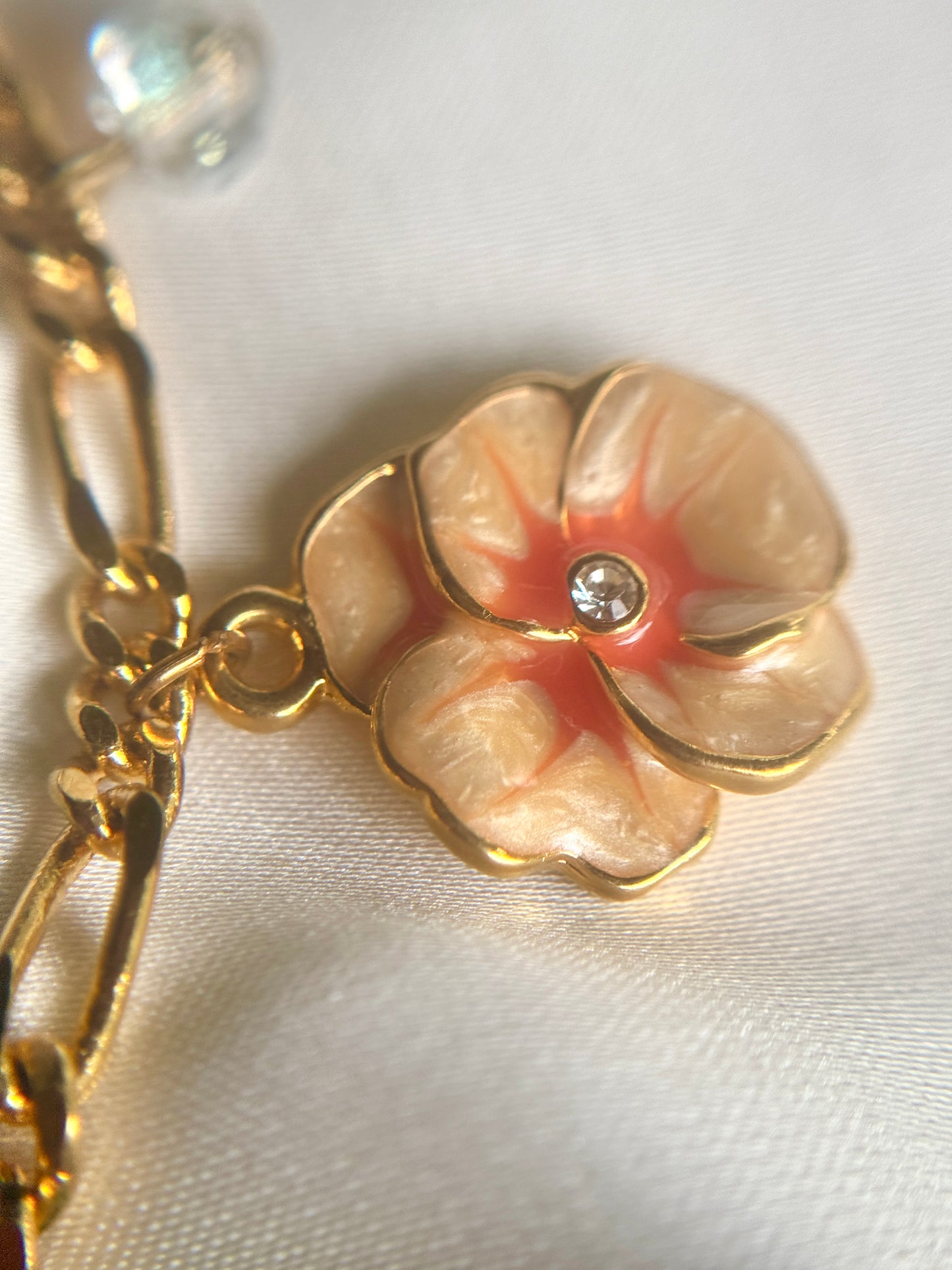 Collar de Flores Coloridas- Joan Rivers