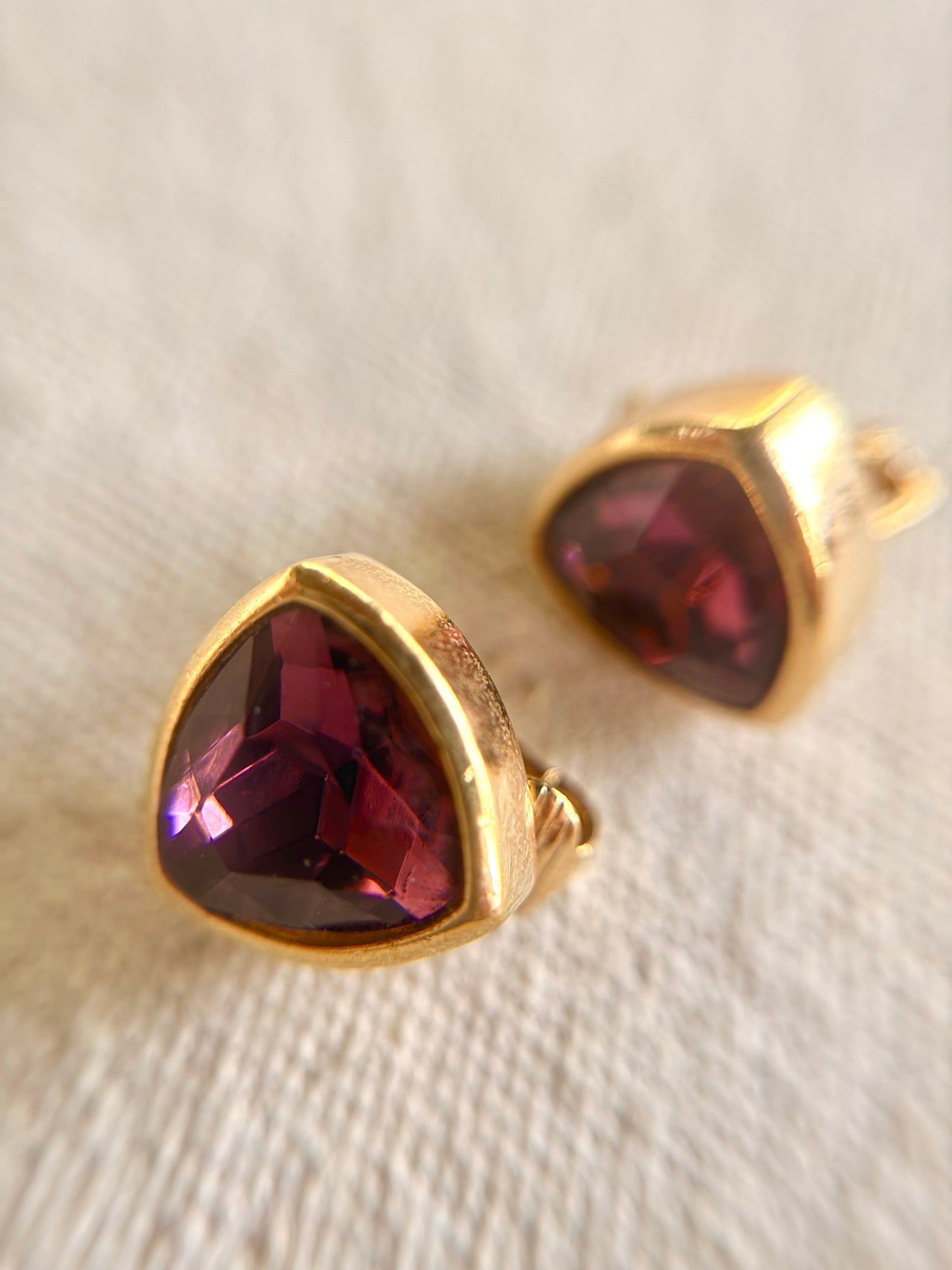 Aretes Triangulares de Prensa- Dior