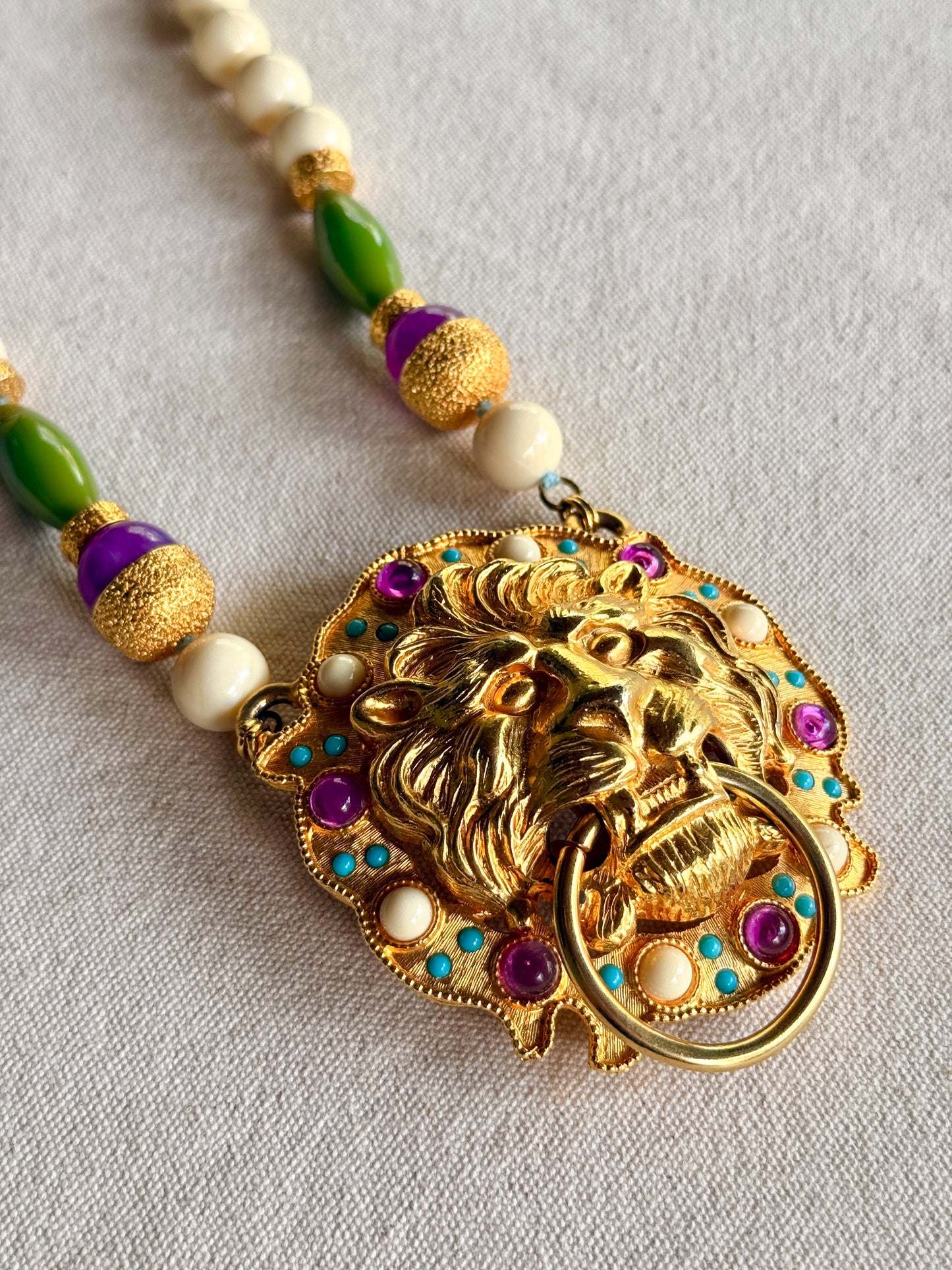 Collar León Magnífico - Donald Stannard
