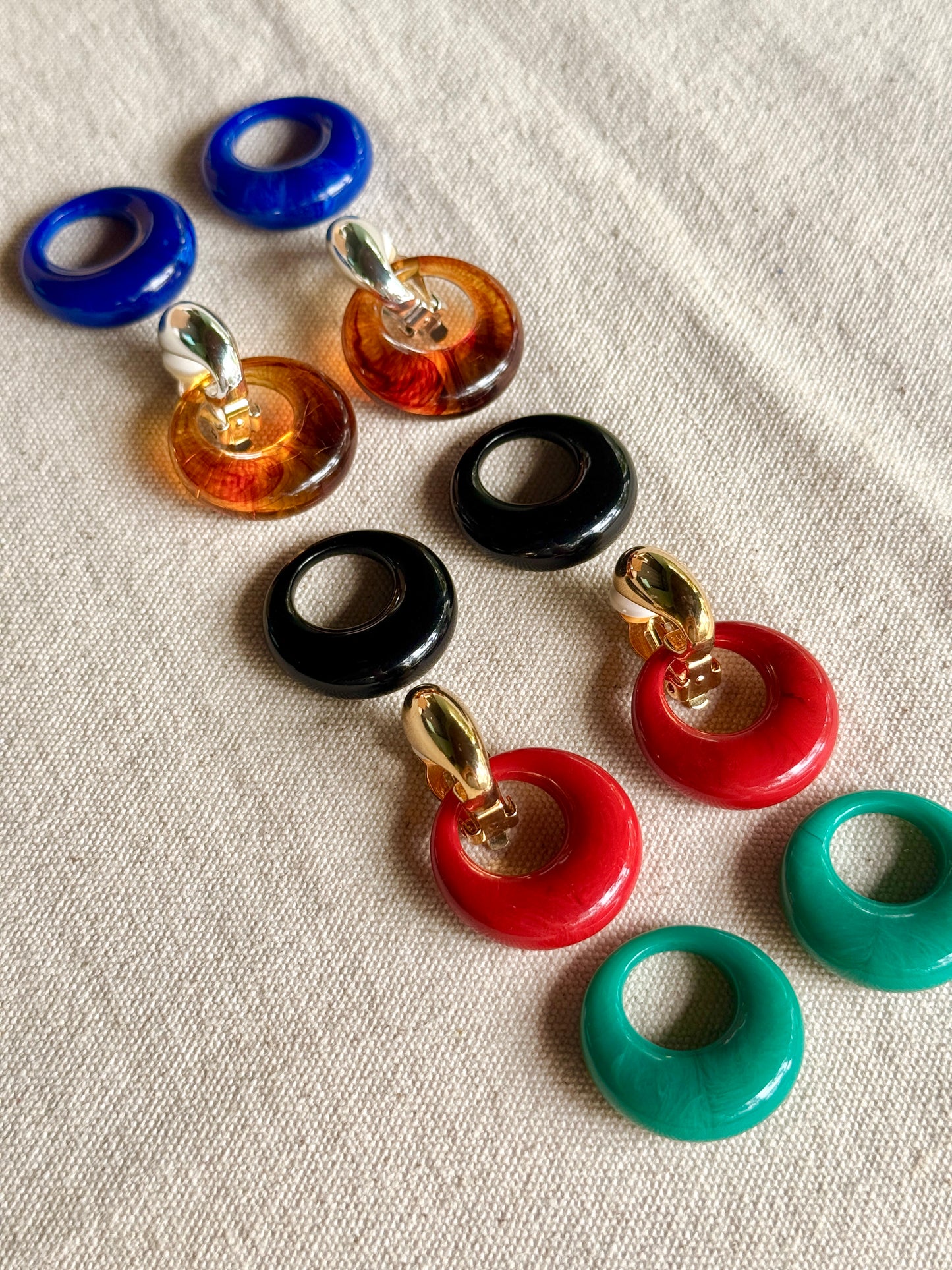 Aretes de prensa de Lucite Intercambiables- Joan Rivers.