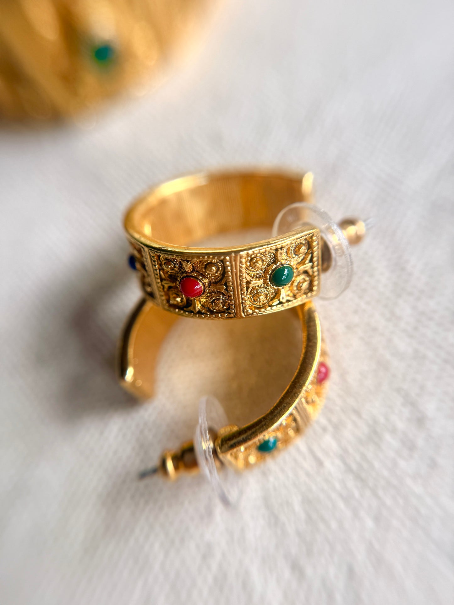 Set de Pulsera y Aretes de Pin Dorado multicolor- Joan Rivers