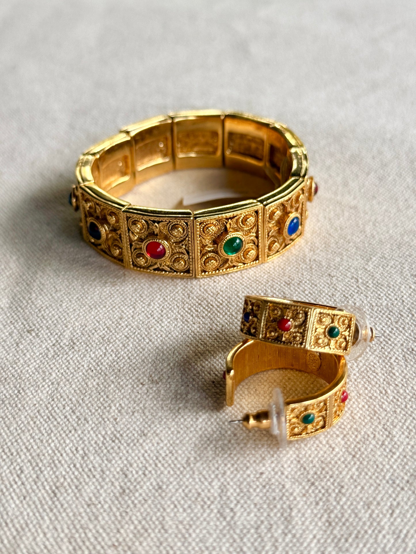 Set de Pulsera y Aretes de Pin Dorado multicolor- Joan Rivers