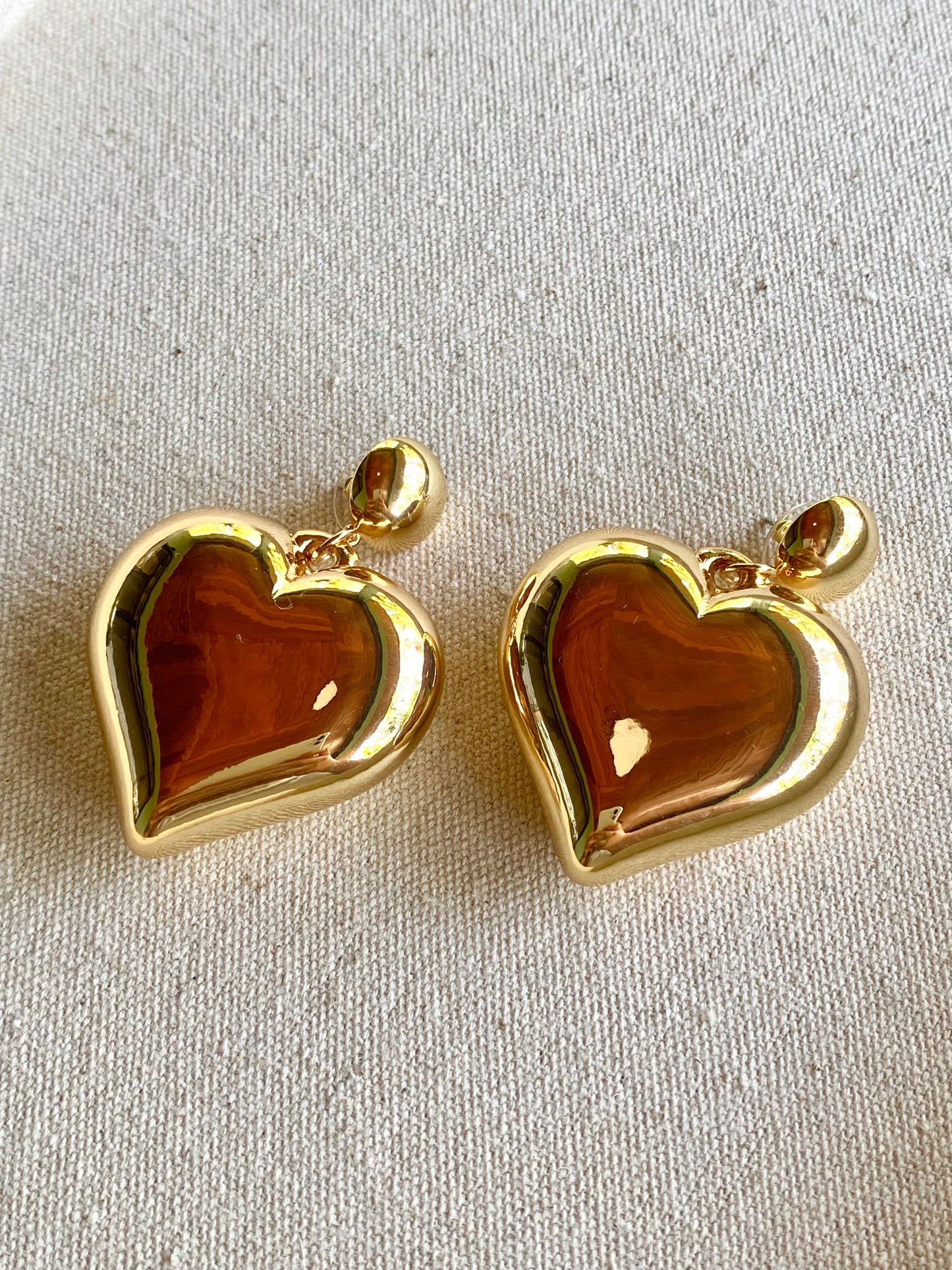 Aretes Colgantes de Corazón Chunky de pin- Kennethe Jay Lane