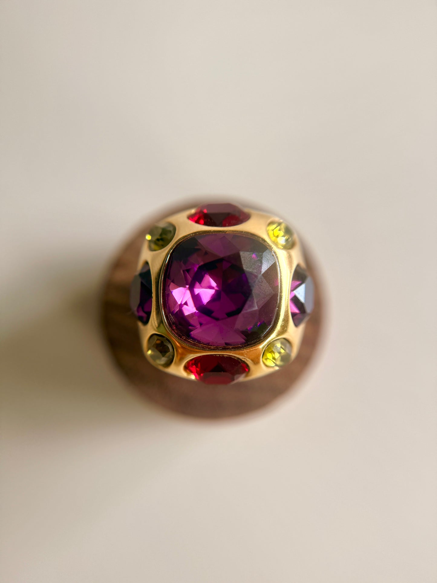 Anillo Purpura Multi Gemas- Kenneth Jay Lane