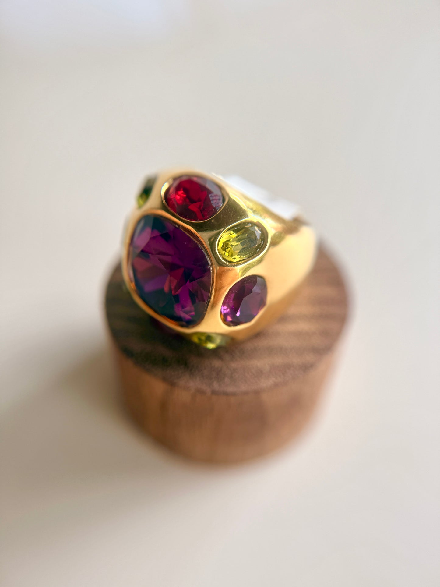 Anillo Purpura Multi Gemas- Kenneth Jay Lane
