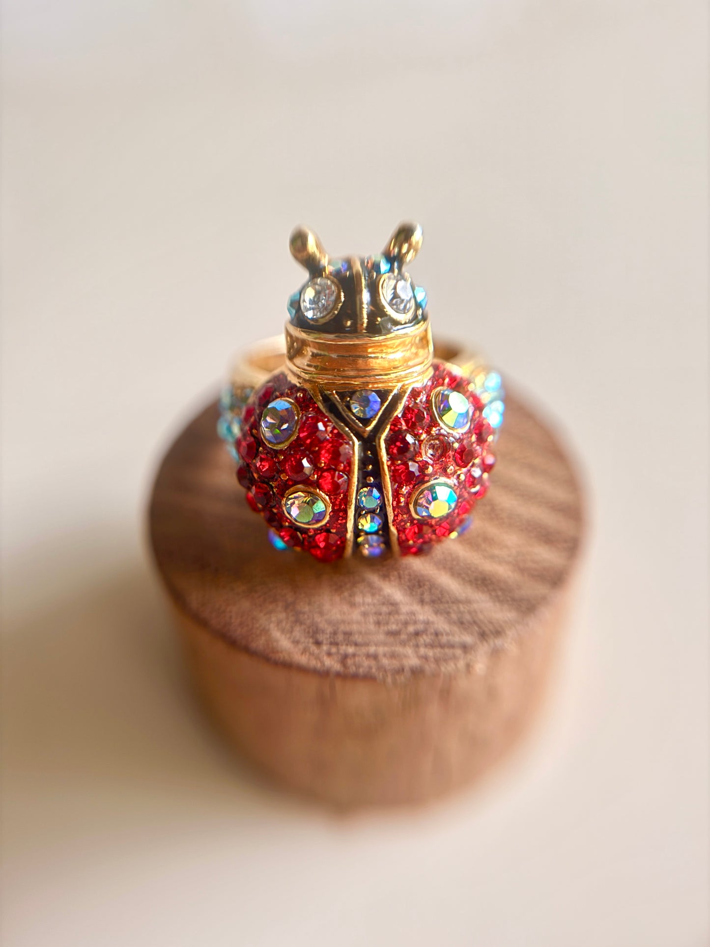Anillo Mariquita Roja y Azul- Kirks and Folly