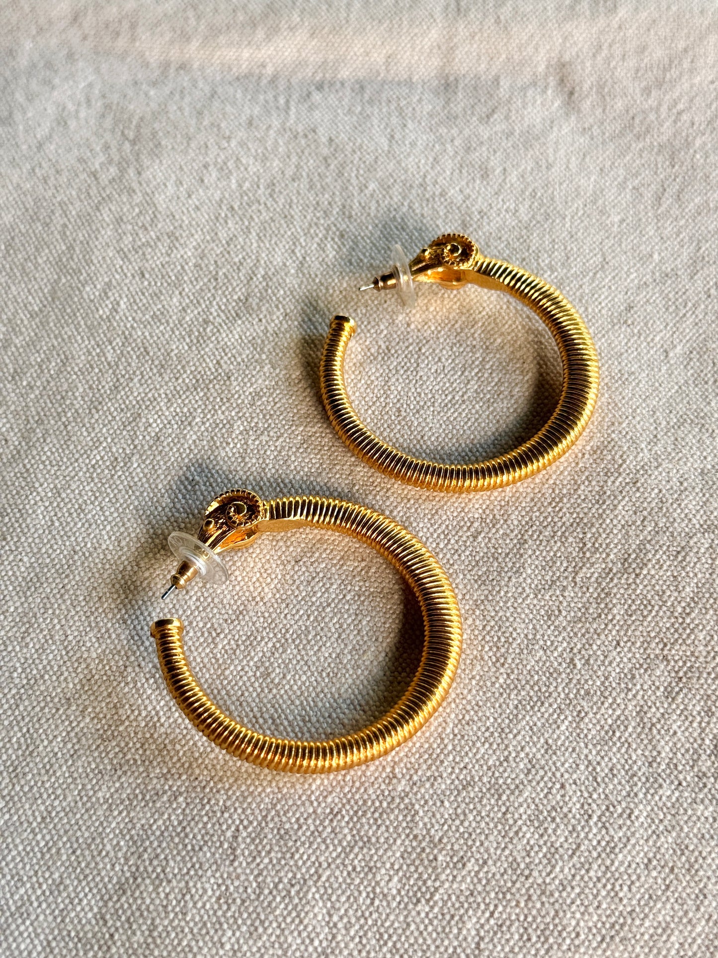 Aretes de Carnero de pin- Kenneth J Lane