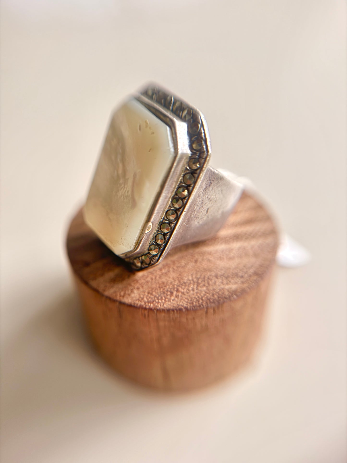 Anillo de Plata  con Nácar y Marquesitas