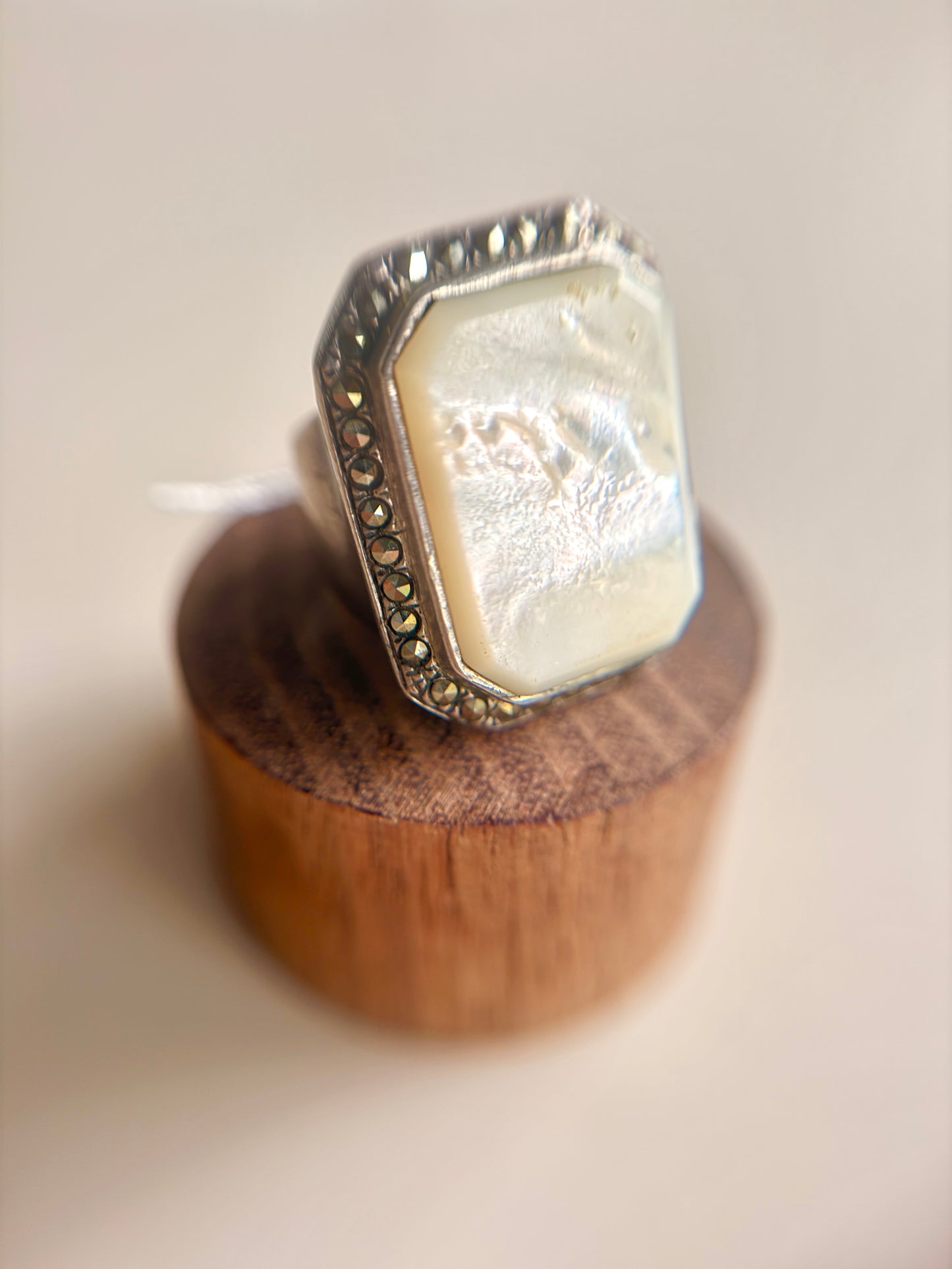 Anillo de Plata  con Nácar y Marquesitas