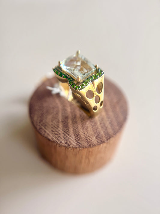 Anillo de Plata con baño de oro, Topacio y Peridotos
