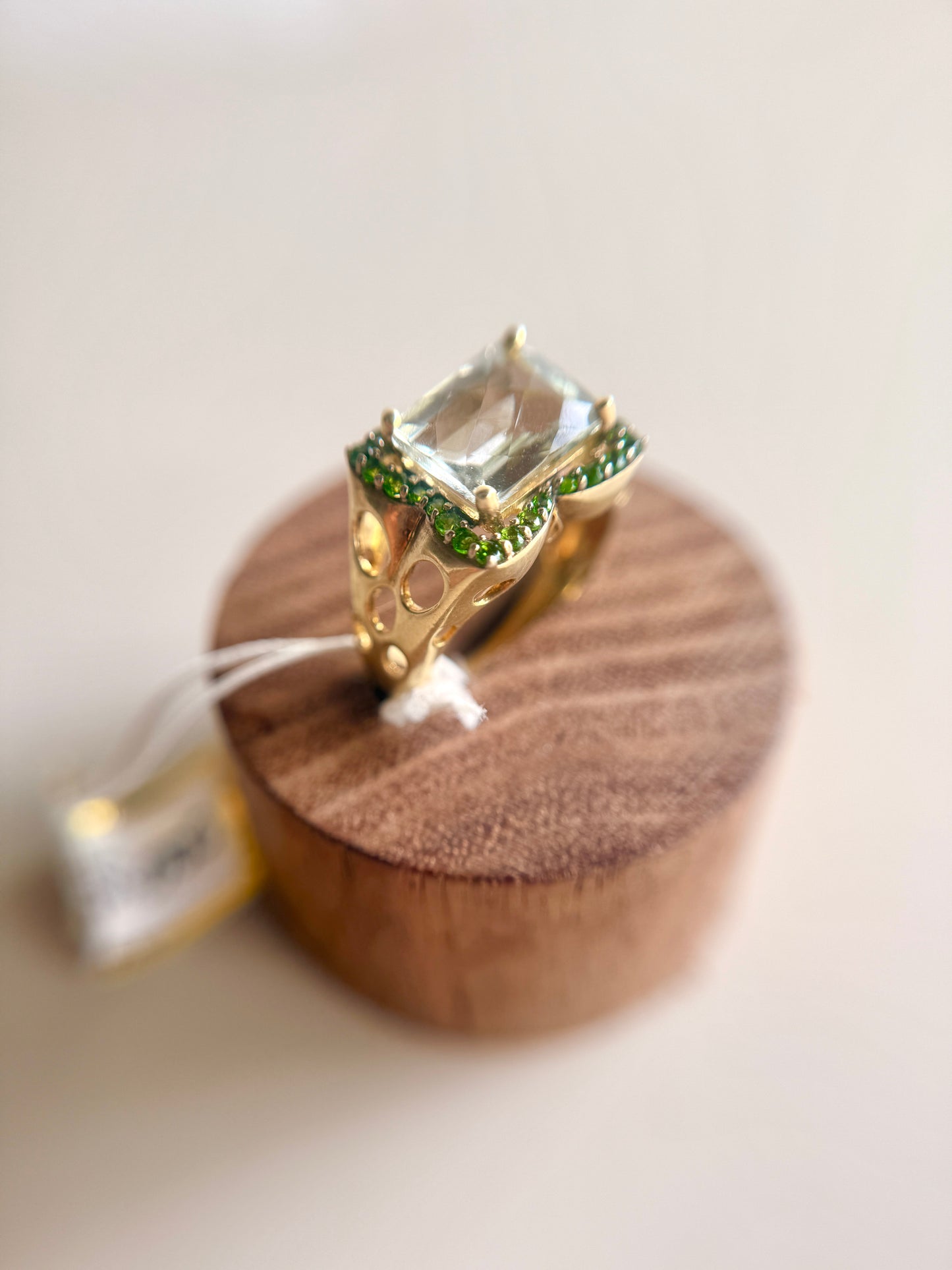 Anillo de Plata con baño de oro, Topacio y Peridotos