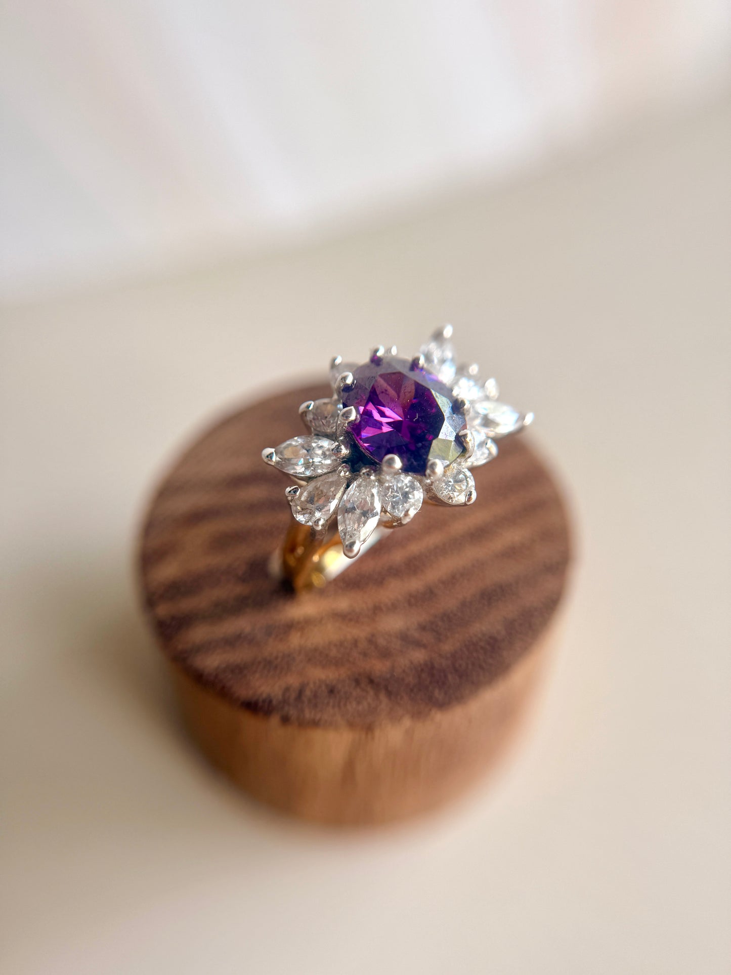 Anillo Vintage de  Zirconias Moradas
