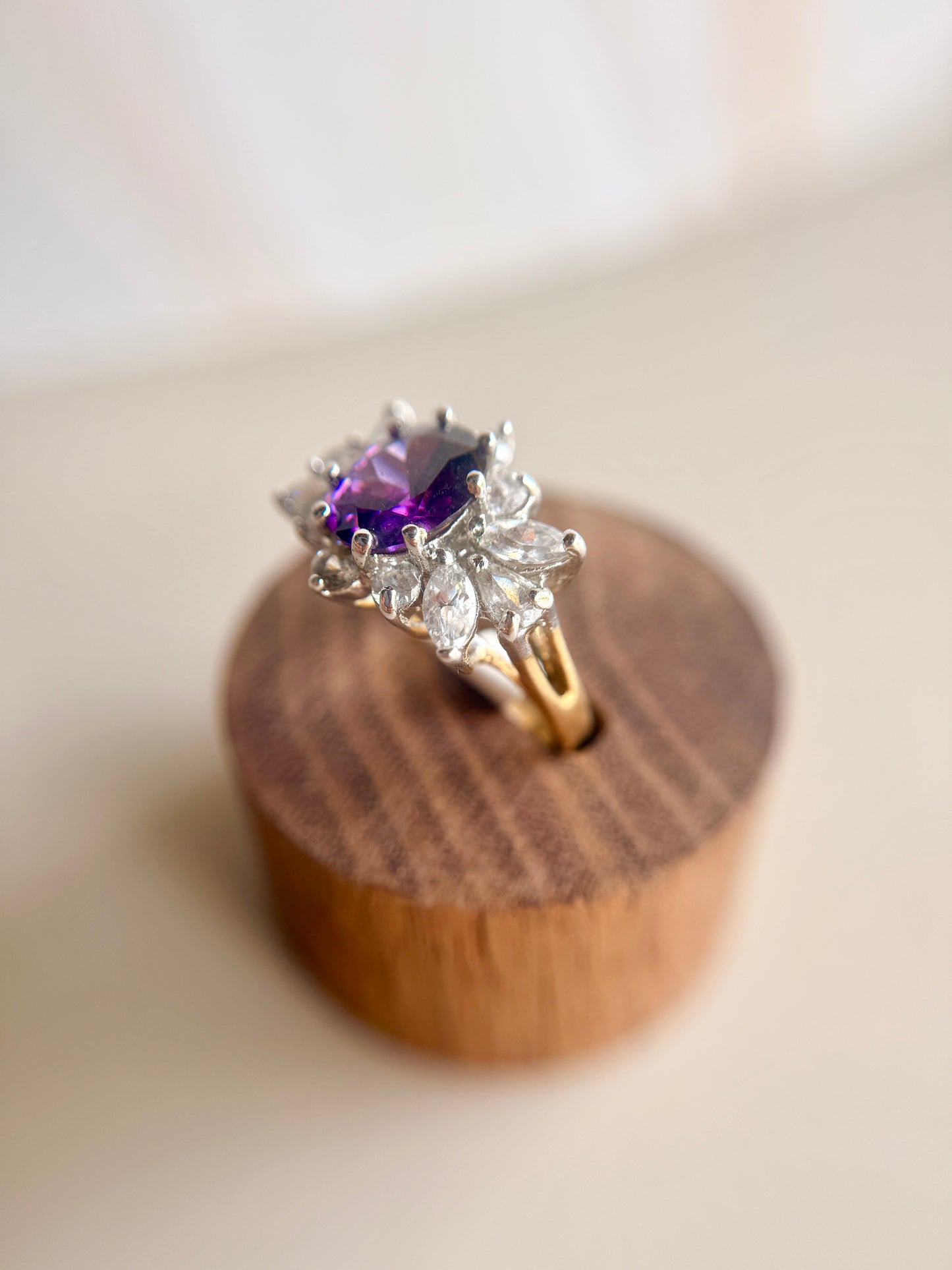 Anillo Vintage de  Zirconias Moradas
