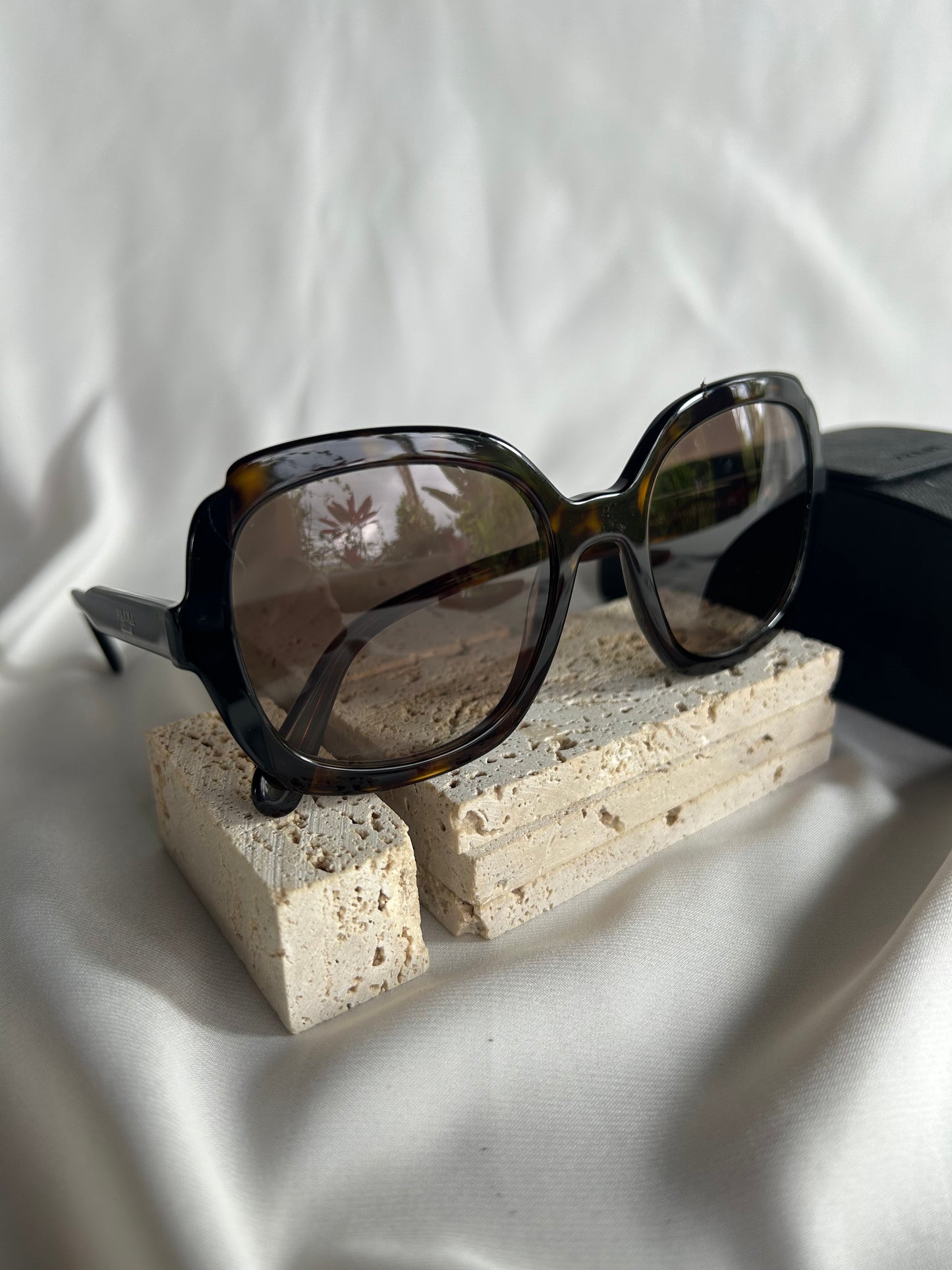 Lentes SPR07R  Cuadradas Oversized,  Brown Havana- Prada