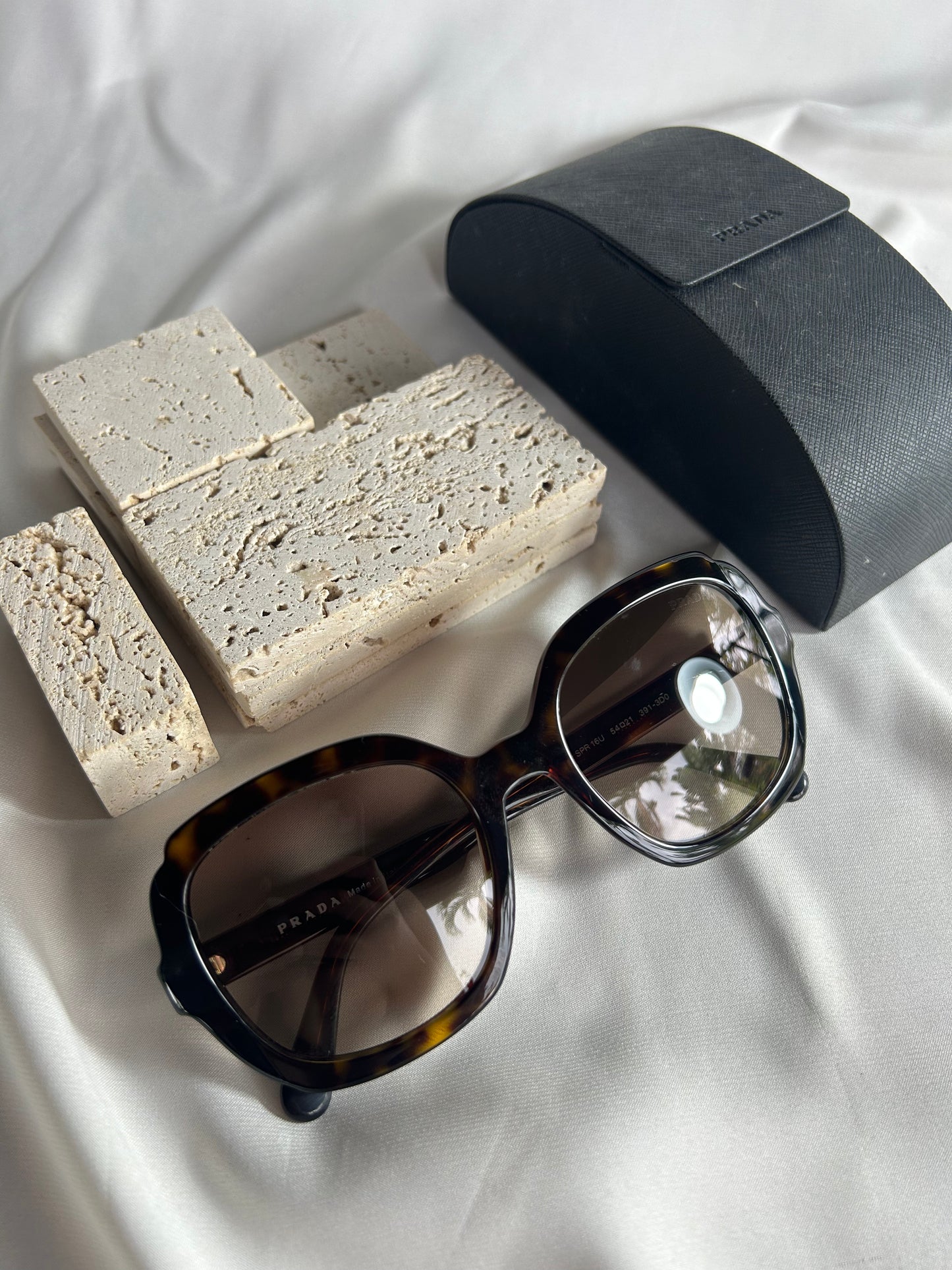 Lentes SPR07R  Cuadradas Oversized,  Brown Havana- Prada