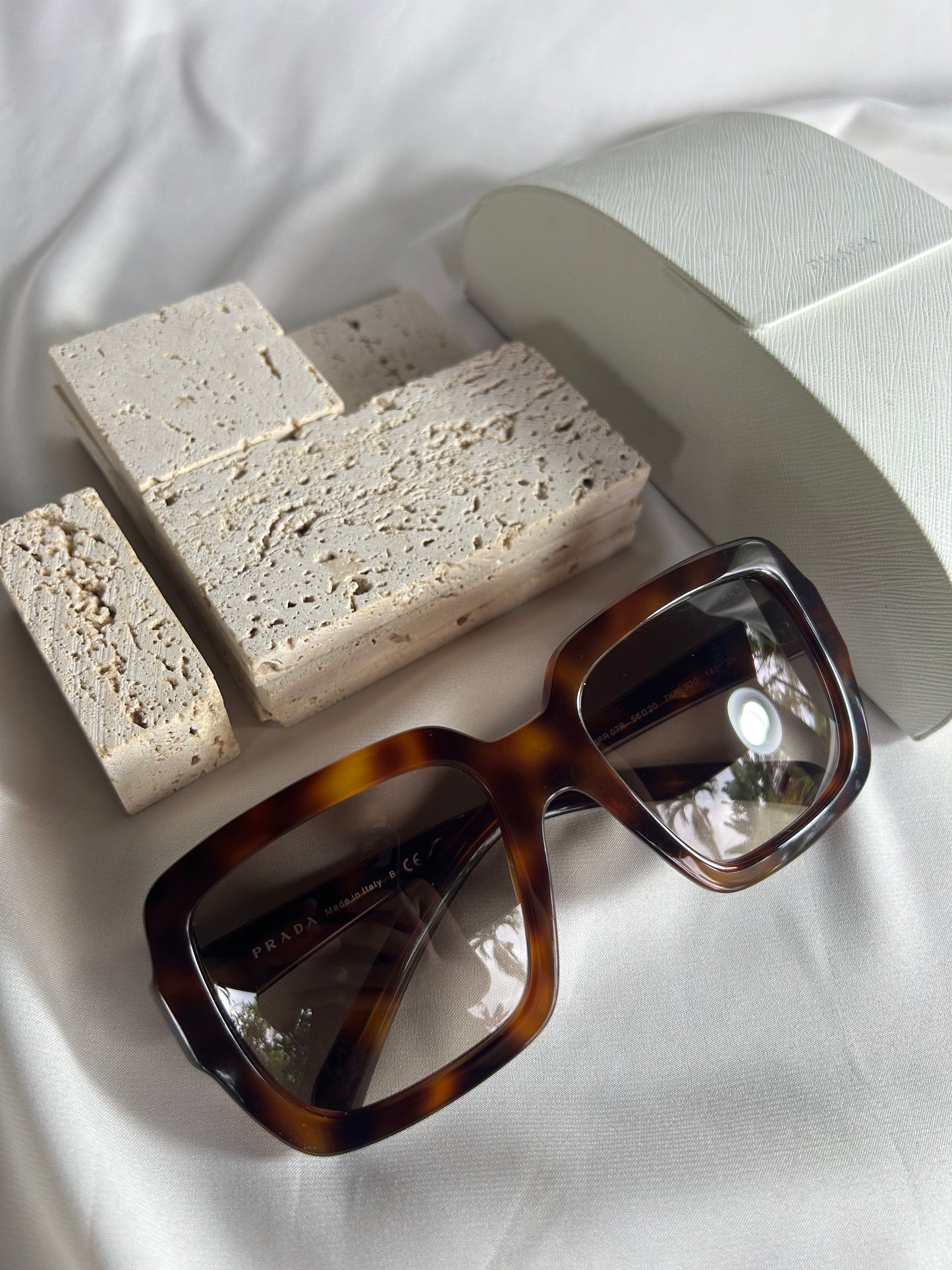 Lentes SPR07R  Cuadradas Oversized,  Brown Havana- Prada