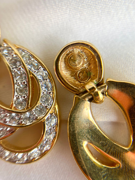 Aretes de Triple Aro Dorado con Cristal Transparente, de pin- Swarovski