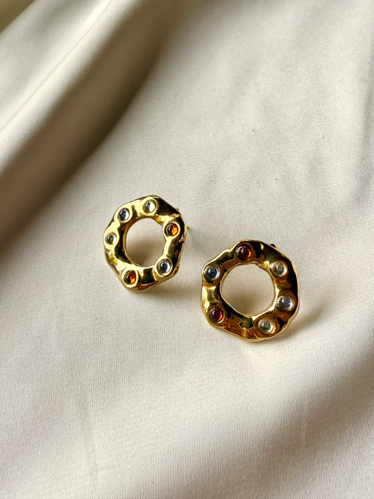Aretes de Pin dorados, mini Gemas.