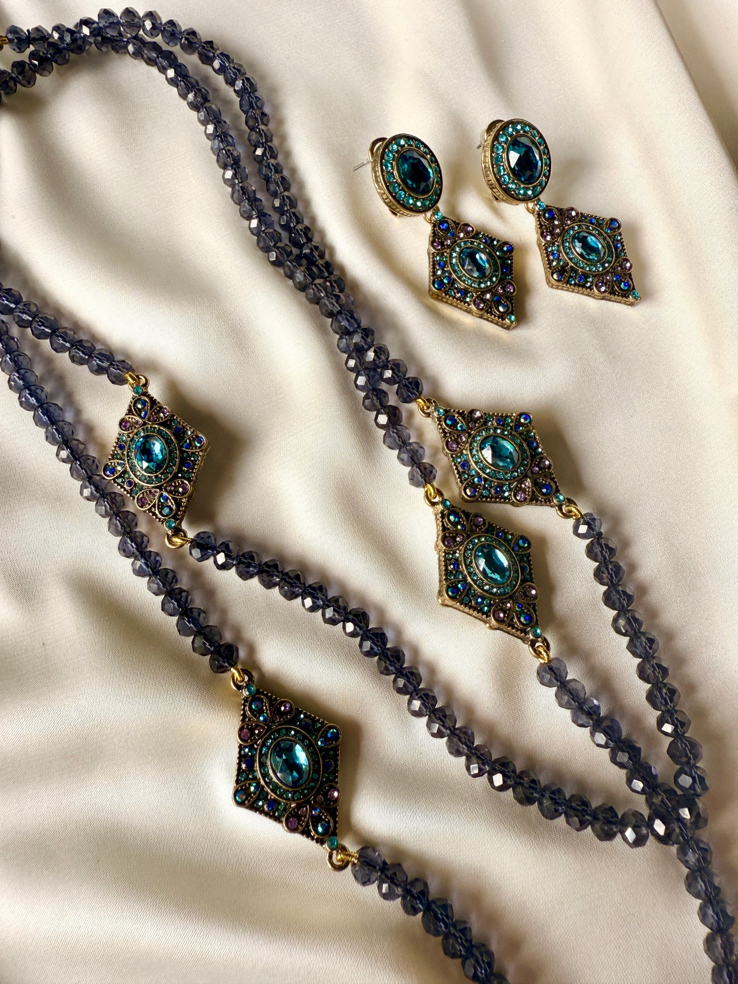 Set de Collar y Aretes Lariat en cristal amatista- Heidi Daus