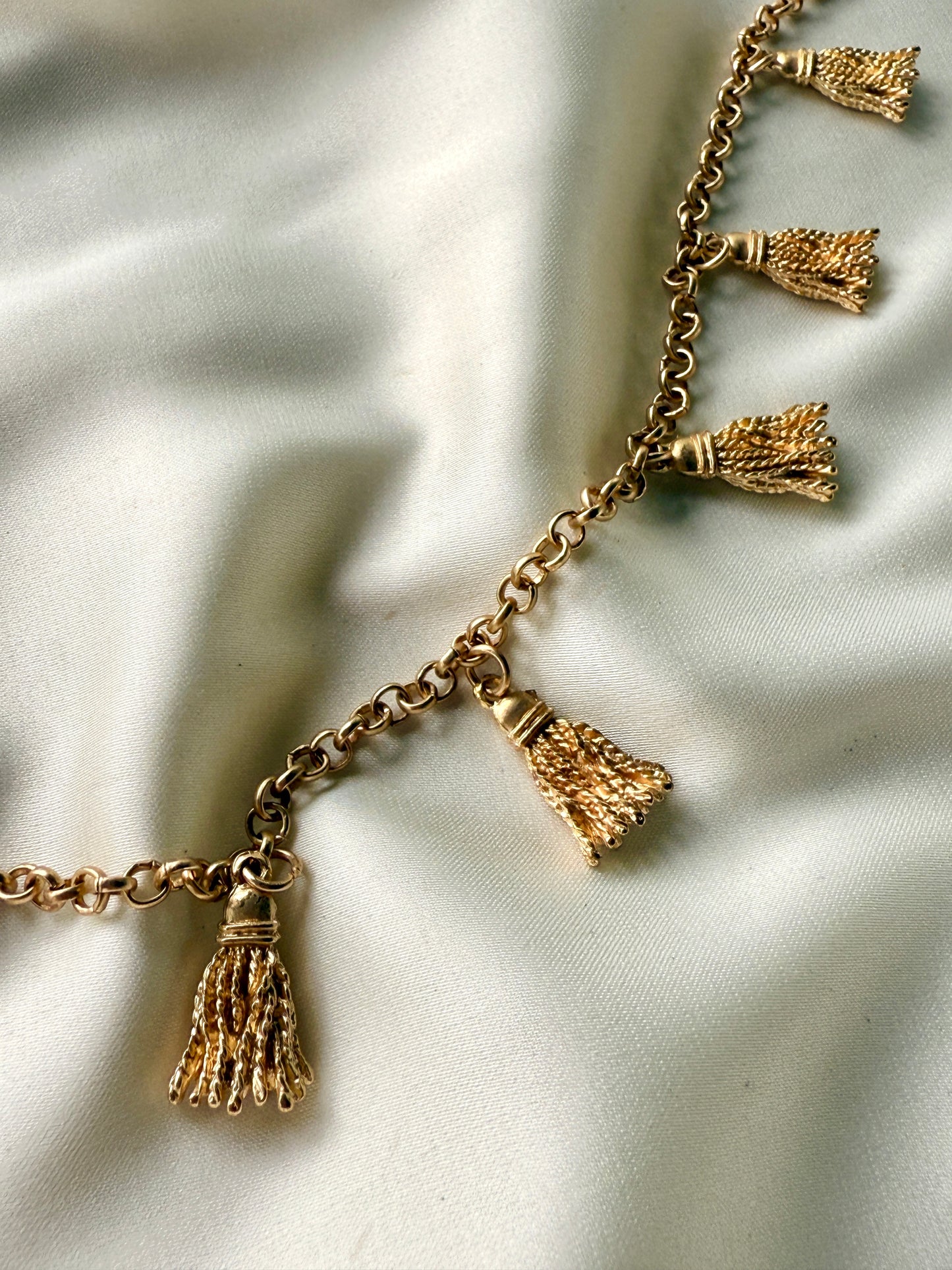 Collar  de Borlas Doradas- Fornash