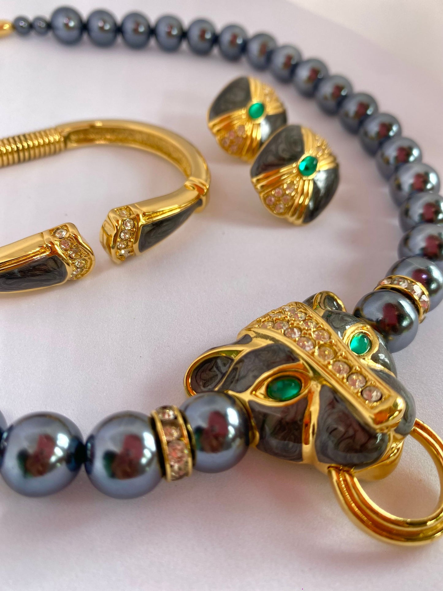 Set de Collar, Pulsera y Aretes de Prensa Panther- KJL para Avon